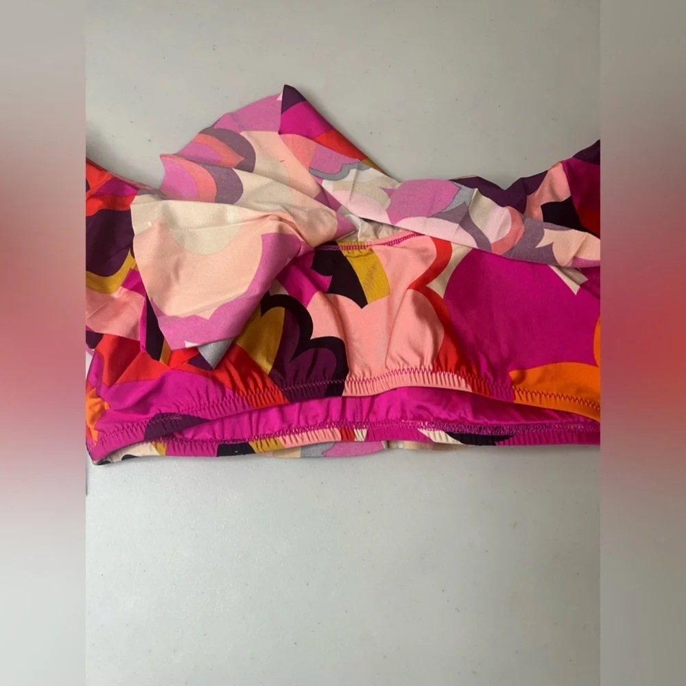 Trina Turk Fan Faire Off The Shoulder Ruffle Bandeau Swim Top Size 8 NWT - Picture 5 of 6